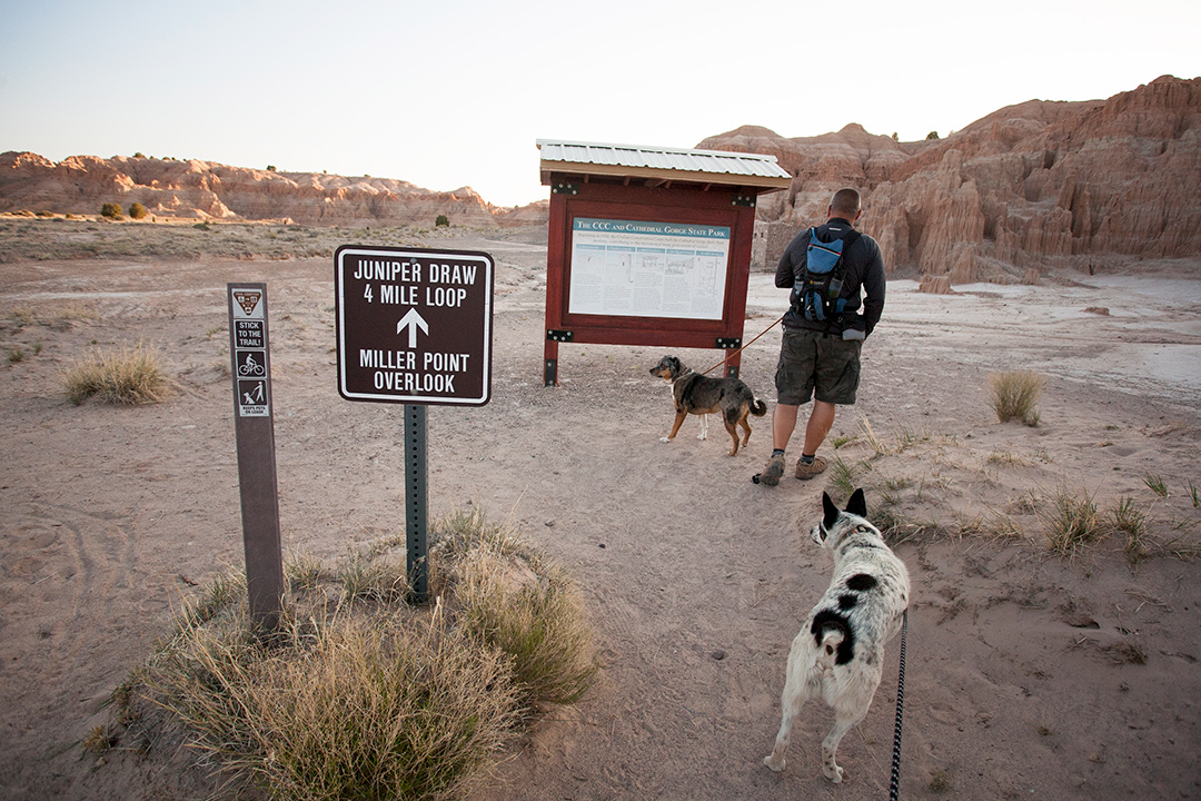 Signs at the start of Juniper Draw Loop hike