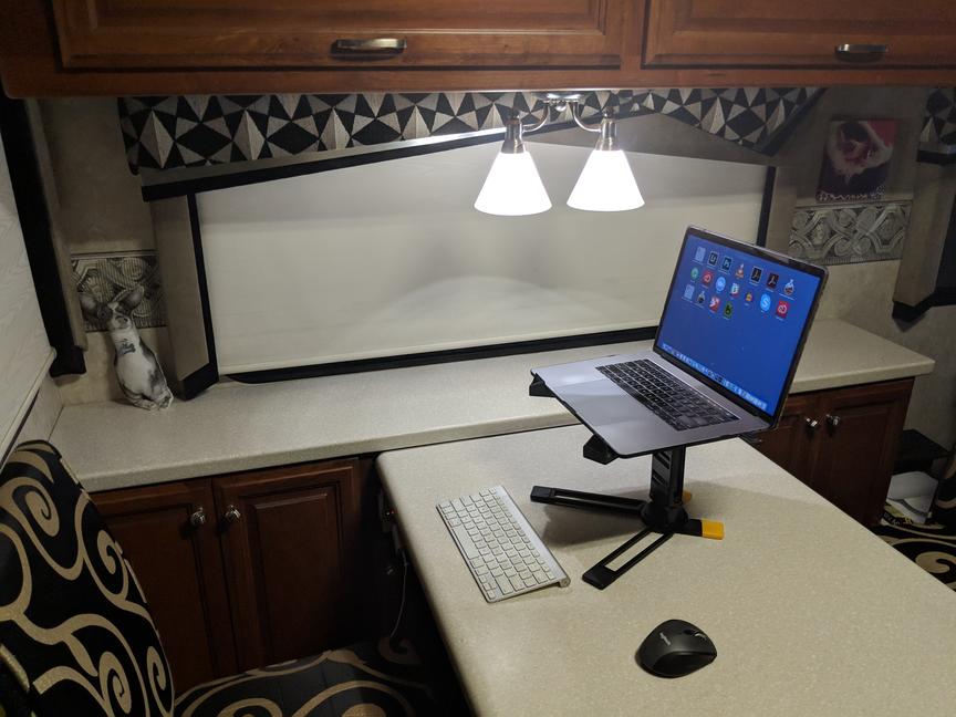 Flexible standing desk in an RV