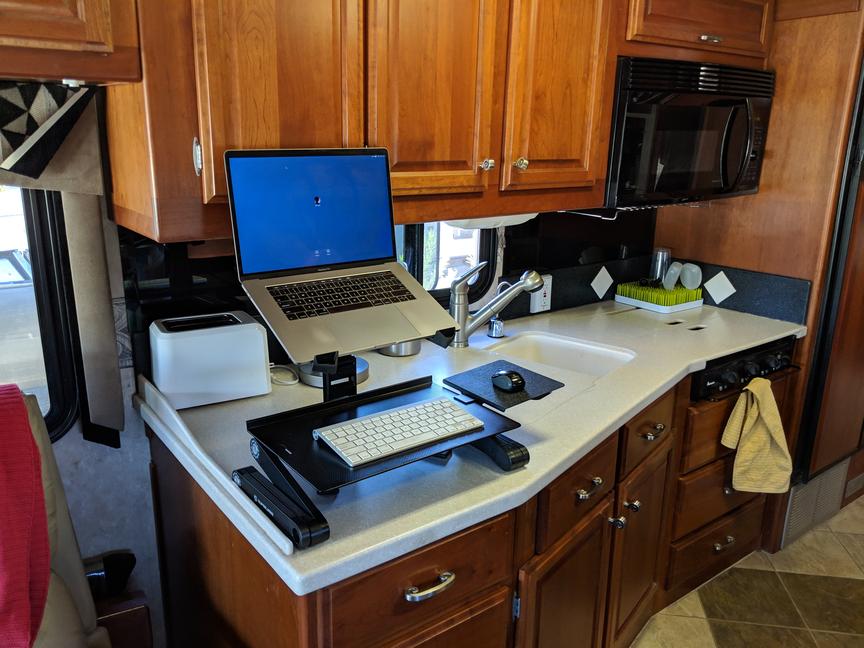 Flexible standing desk in an RV