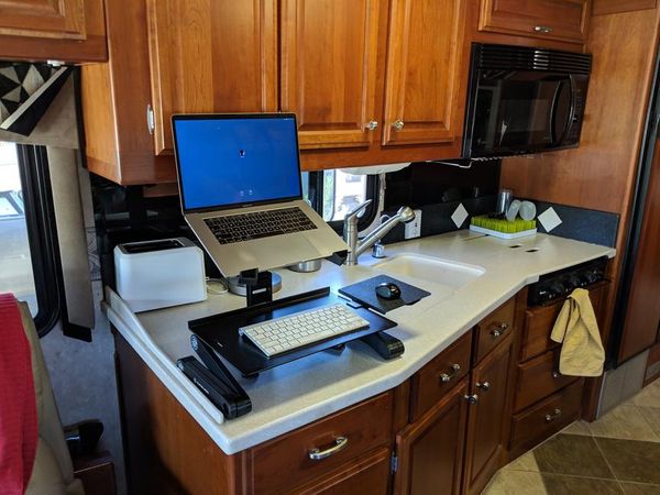 Flexible standing desk in an RV